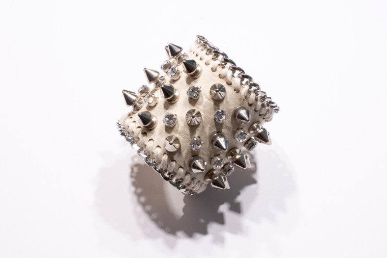 art_001_bracc_bianco_3