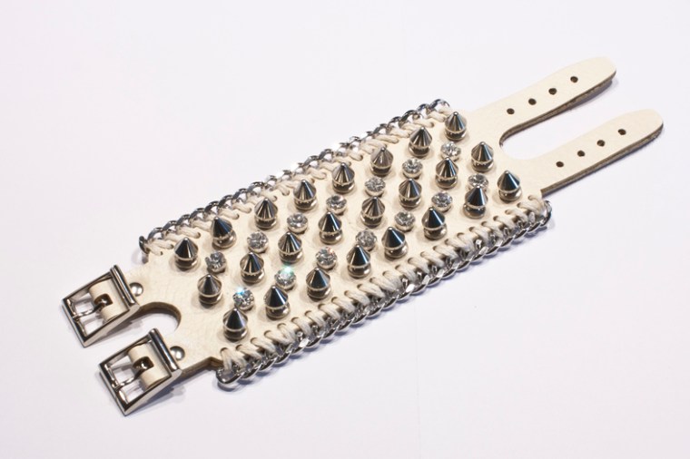 art_001_bracc_bianco_4